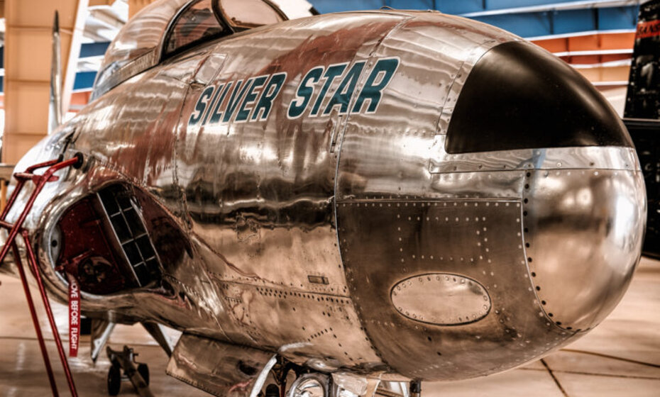 Tom Lea's art in Aviation