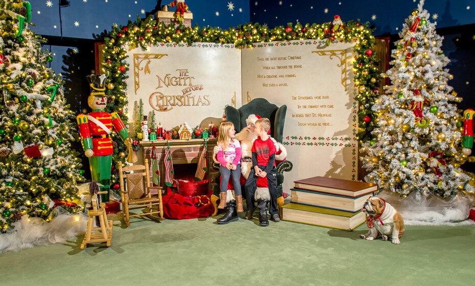 Santa Visits Fountains at Farah